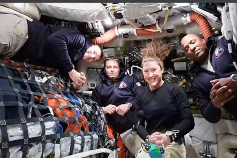 Beyond the Horizon: Artemis II Crew Witnesses "Spectacular" Lunar Far Side as Gravity Tug-of-War Begins