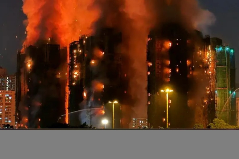 Hong Kong Fire Kills 44, Hundreds Still Missing