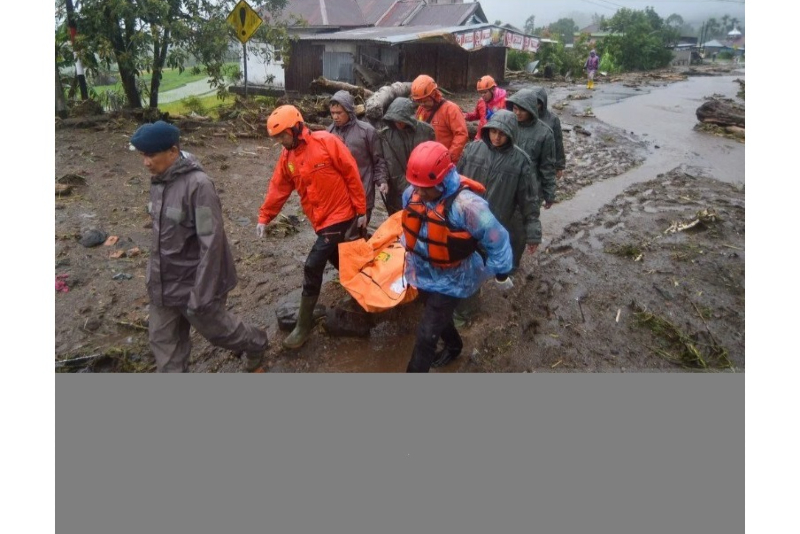 Indonesia Searches for Hundreds Missing After Devastating Floods- ইন্দোনেশিয়ায় ভয়াবহ বন্যার পর নিখোঁজ শতাধিক মানুষের খোঁজে তৎপর উদ্ধারকারী দল