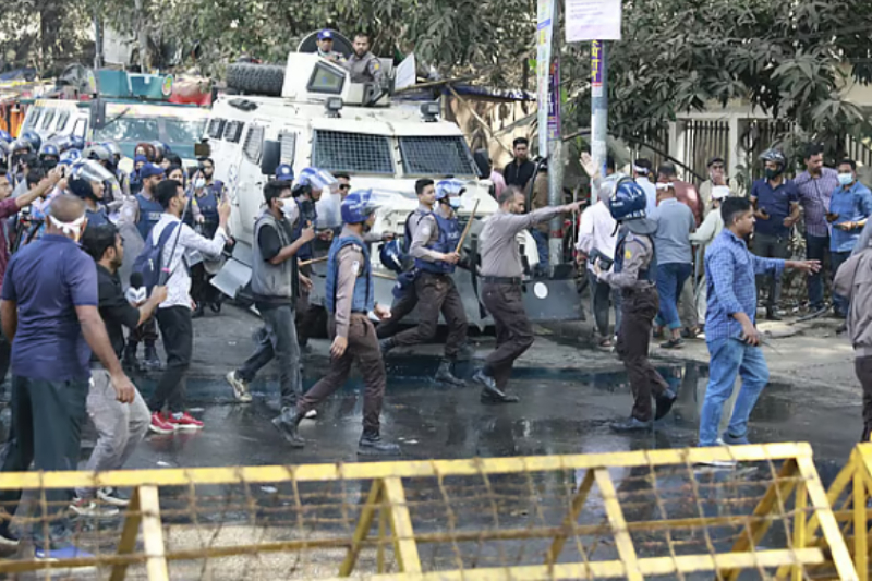 Police Use Water Cannons and Sound Grenades to Halt Protest Toward Chief Adviser’s Residence