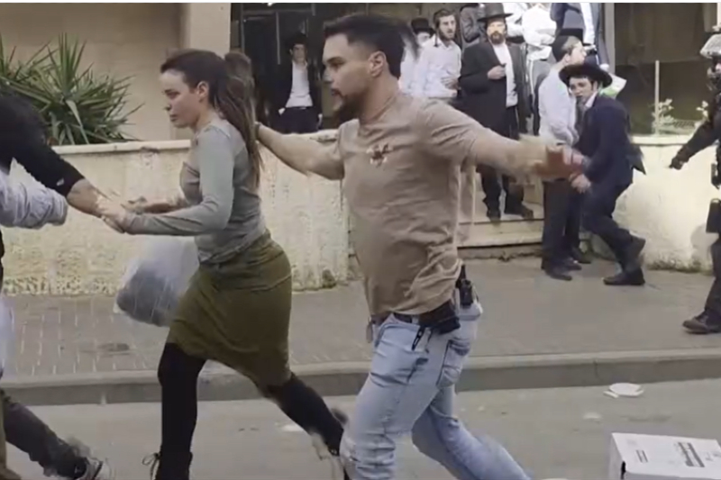 Female Israeli Soldiers Rescued After Confrontation in Bnei Brak