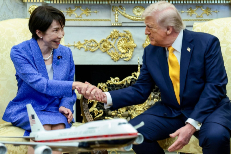 Trump Compares First Strikes on Iran to Japan’s Pearl Harbor Attack in Oval Office Meeting