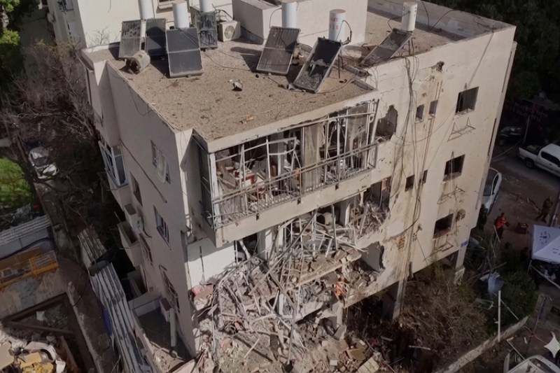 Iranian Missile Strikes Tel Aviv Amid Rising Regional Tensions